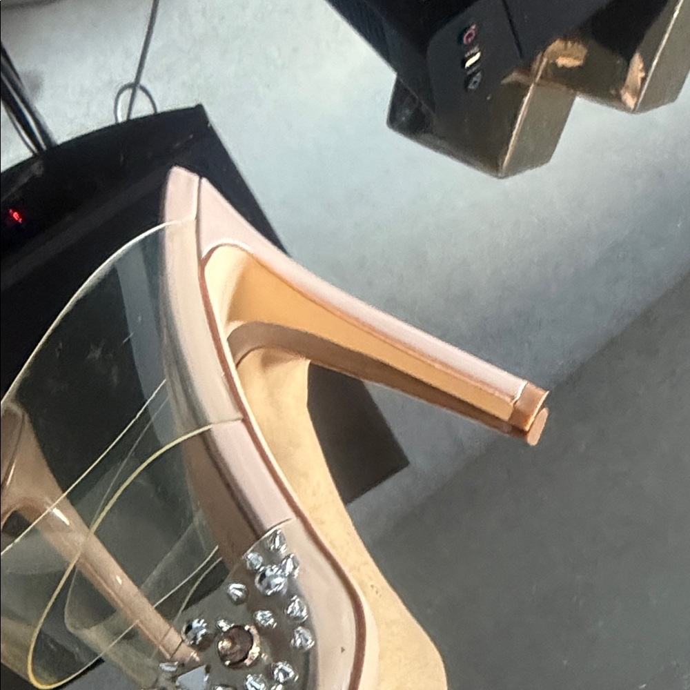 Zara Wang Gold and Red Embellished Heels - Picture 4 of 5